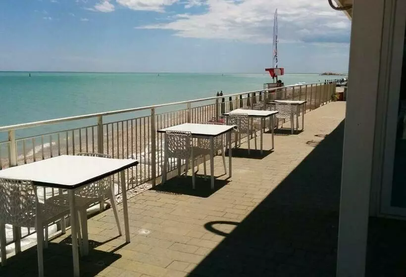 Aamiaismajoitus (B&B) Frontemare Faleria1