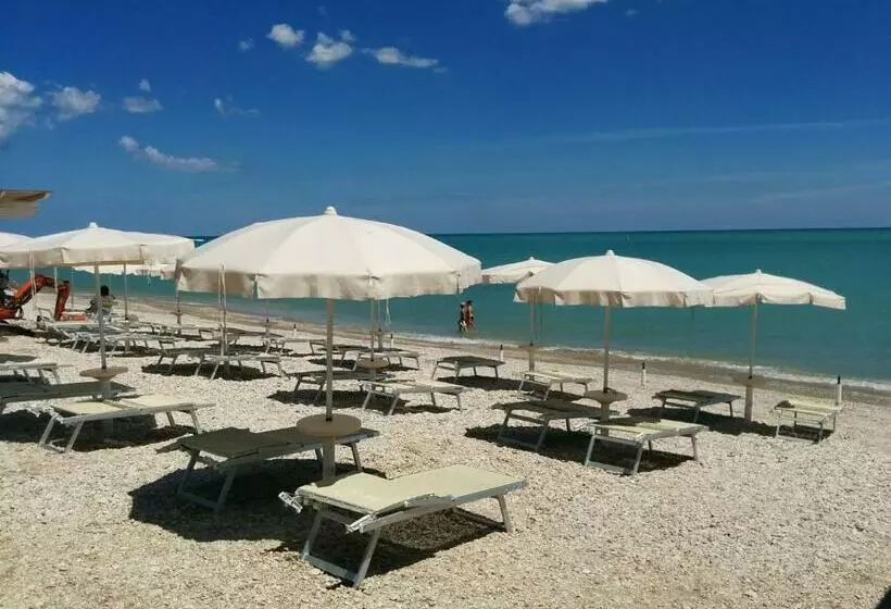 Aamiaismajoitus (B&B) Frontemare Faleria1