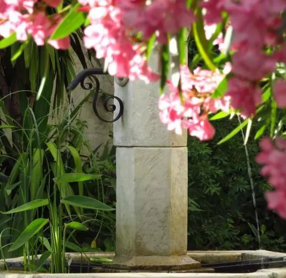 Aamiaismajoitus (B&B) La Bastide De Canaules