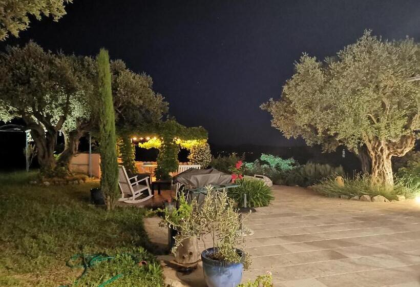 ベッドアンドブレックファースト Le Nid Des Arts