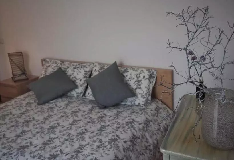 Aamiaismajoitus (B&B) Lo Scoiattolo