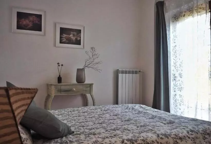 Aamiaismajoitus (B&B) Lo Scoiattolo