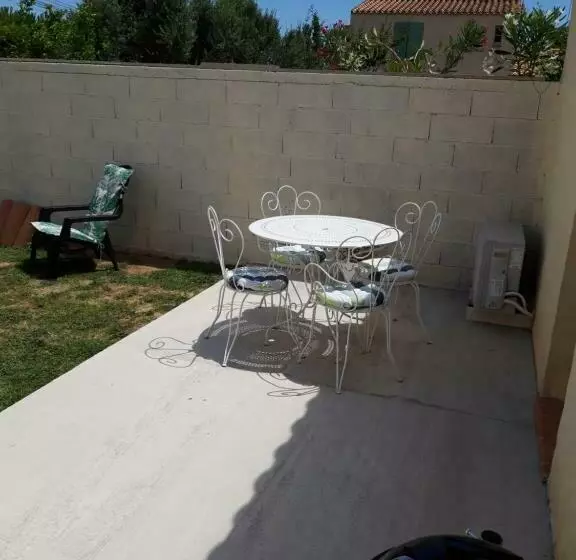پانسیون Gite Des Arènes
