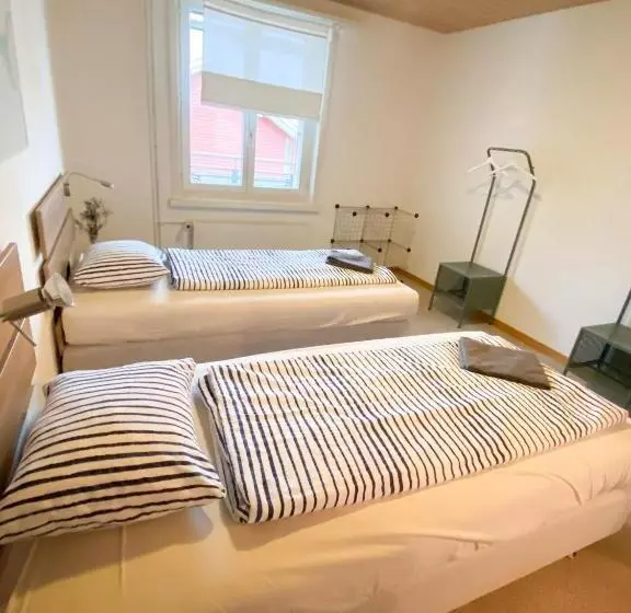 پانسیون Neb Thun Lodge`s Appartement 1 Hilterfingen Ringstrasse 6