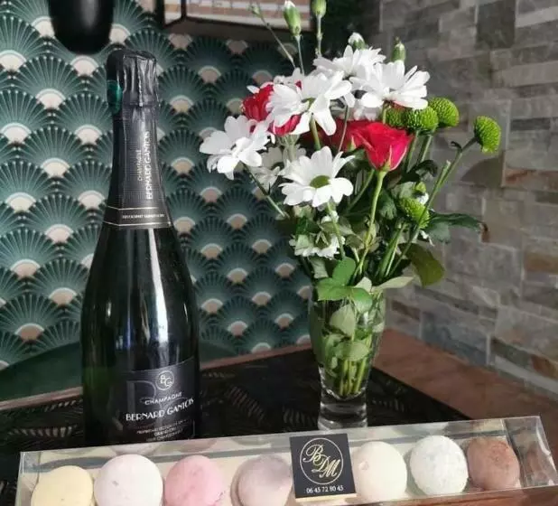 ベッドアンドブレックファースト Suite Romantique Le Temps D Un Instant Loveroom Hammam Jacuzzi Piscine