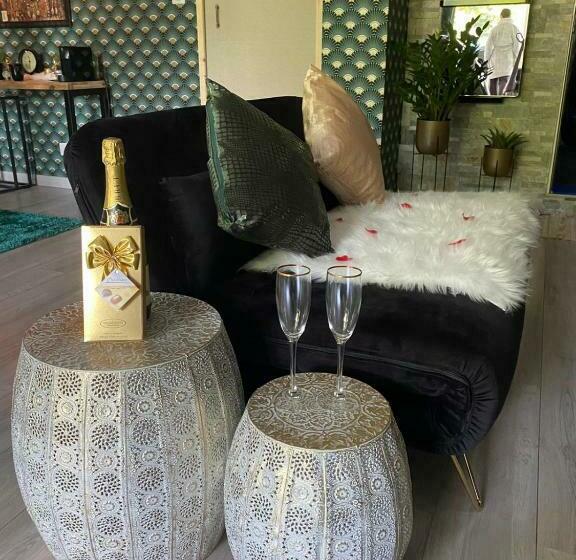 ベッドアンドブレックファースト Suite Romantique Le Temps D Un Instant Loveroom Hammam Jacuzzi Piscine