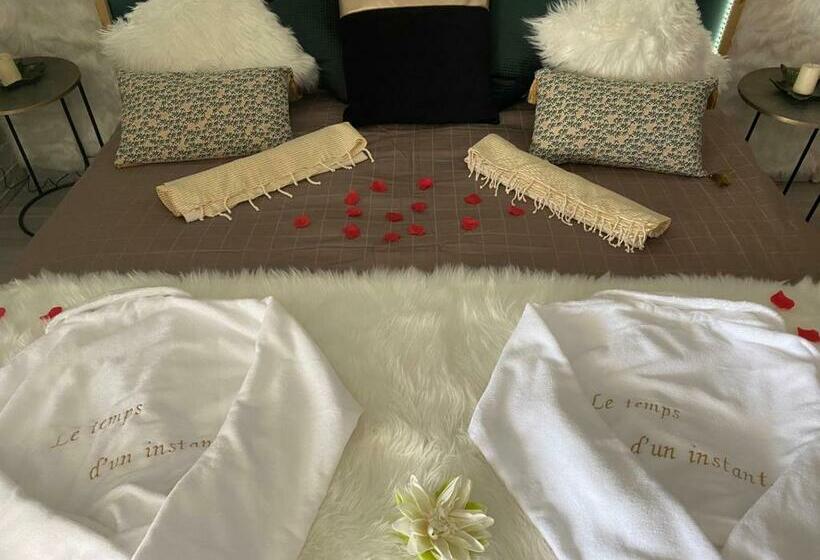 ベッドアンドブレックファースト Suite Romantique Le Temps D Un Instant Loveroom Hammam Jacuzzi Piscine