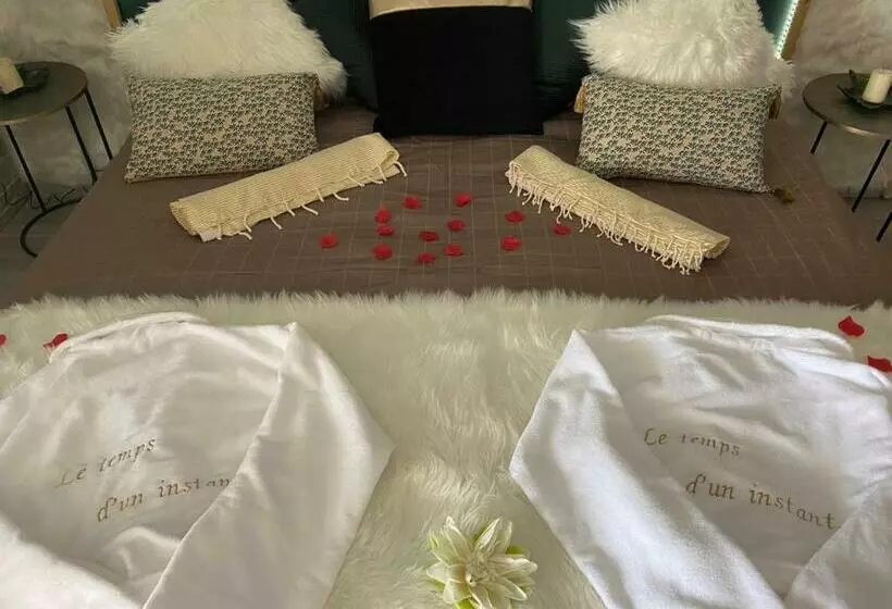 ベッドアンドブレックファースト Suite Romantique Le Temps D Un Instant Loveroom Hammam Jacuzzi Piscine