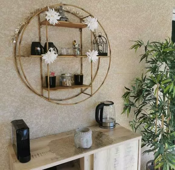 ベッドアンドブレックファースト Suite Romantique Le Temps D Un Instant Loveroom Hammam Jacuzzi Piscine