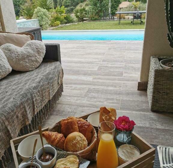 ベッドアンドブレックファースト Suite Romantique Le Temps D Un Instant Loveroom Hammam Jacuzzi Piscine