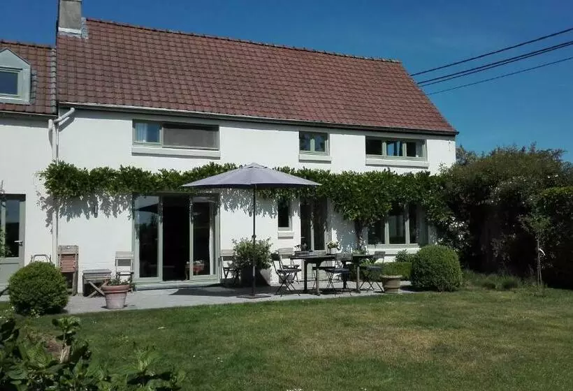 Aamiaismajoitus (B&B) Little Cottage