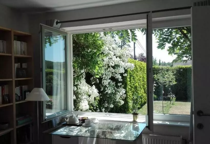 Aamiaismajoitus (B&B) Little Cottage