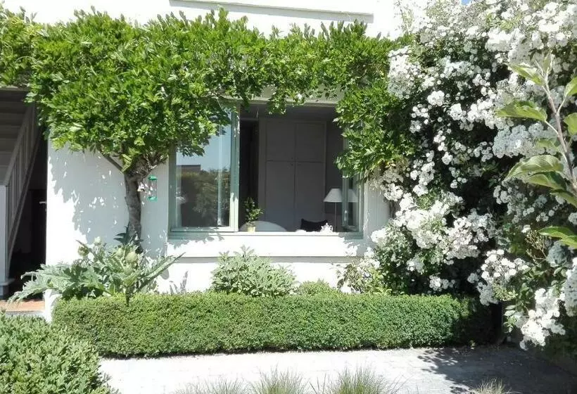 Aamiaismajoitus (B&B) Little Cottage