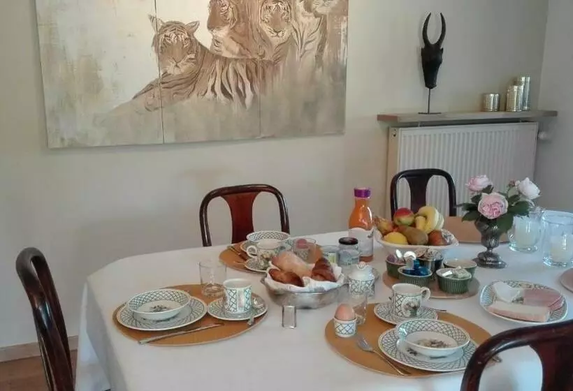 Aamiaismajoitus (B&B) Little Cottage