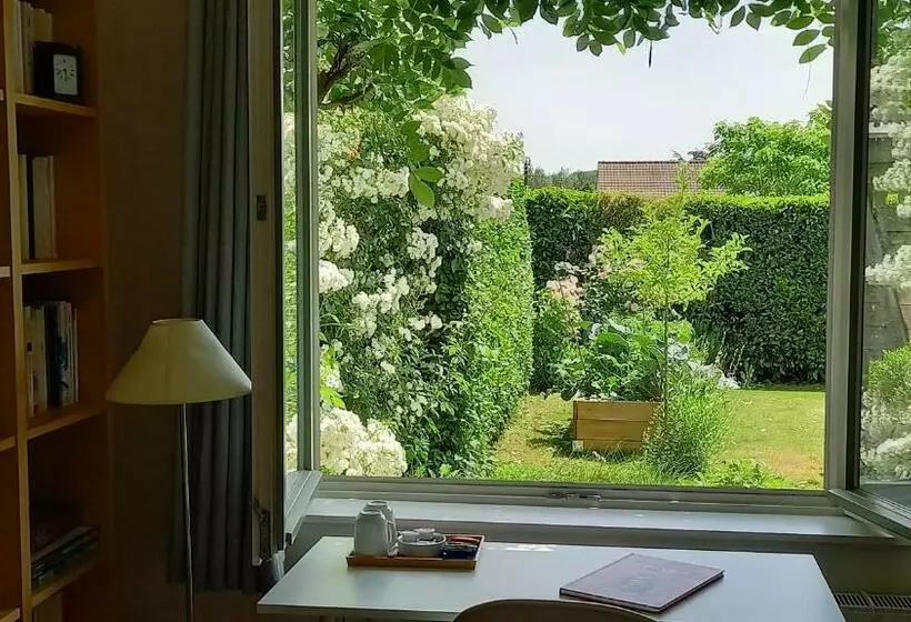 Aamiaismajoitus (B&B) Little Cottage