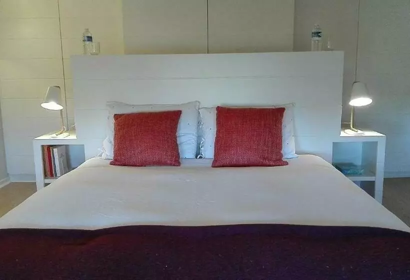 Aamiaismajoitus (B&B) Little Cottage