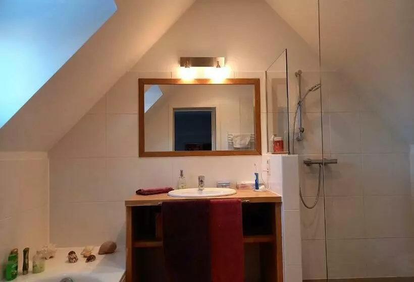 Aamiaismajoitus (B&B) Little Cottage