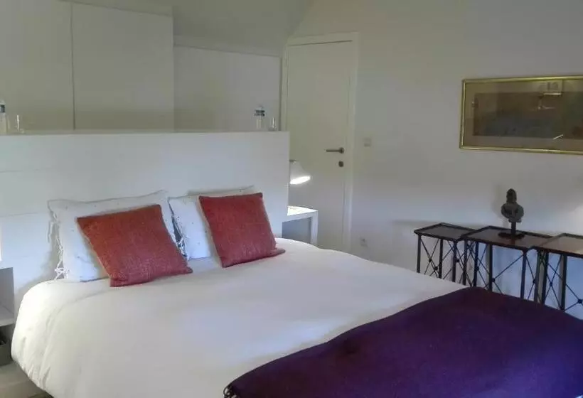 Aamiaismajoitus (B&B) Little Cottage