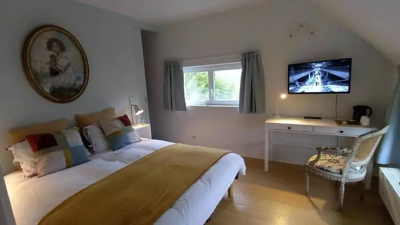 Aamiaismajoitus (B&B) Little Cottage