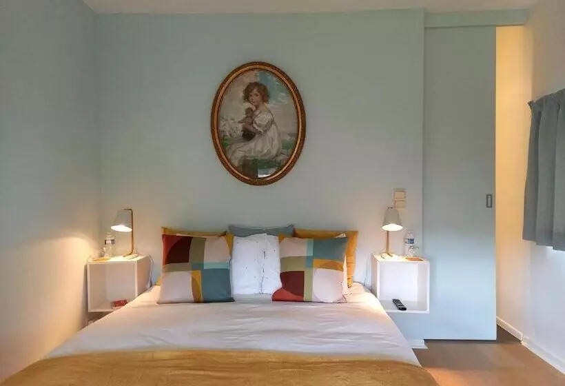 Aamiaismajoitus (B&B) Little Cottage