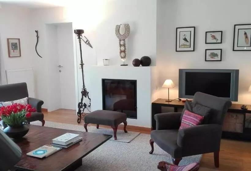 Aamiaismajoitus (B&B) Little Cottage