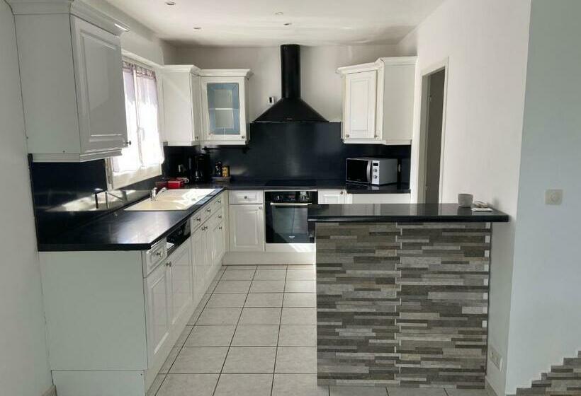 Bed & Breakfast Maison Entière 4 Lits 8 Pl Avec Jacuzzi Proche Du Safari De Peaugres