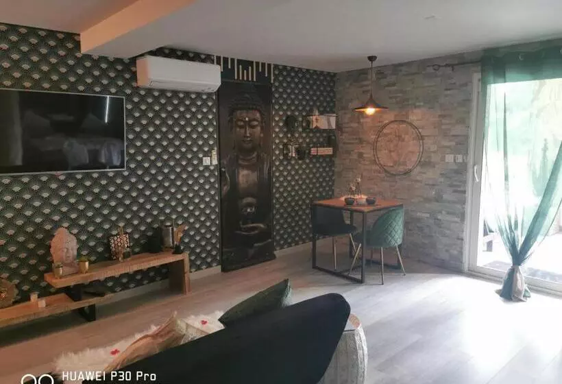 ベッドアンドブレックファースト Suite Romantique Le Temps D Un Instant Loveroom Hammam Jacuzzi Piscine