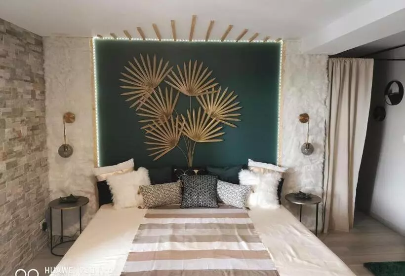 ベッドアンドブレックファースト Suite Romantique Le Temps D Un Instant Loveroom Hammam Jacuzzi Piscine