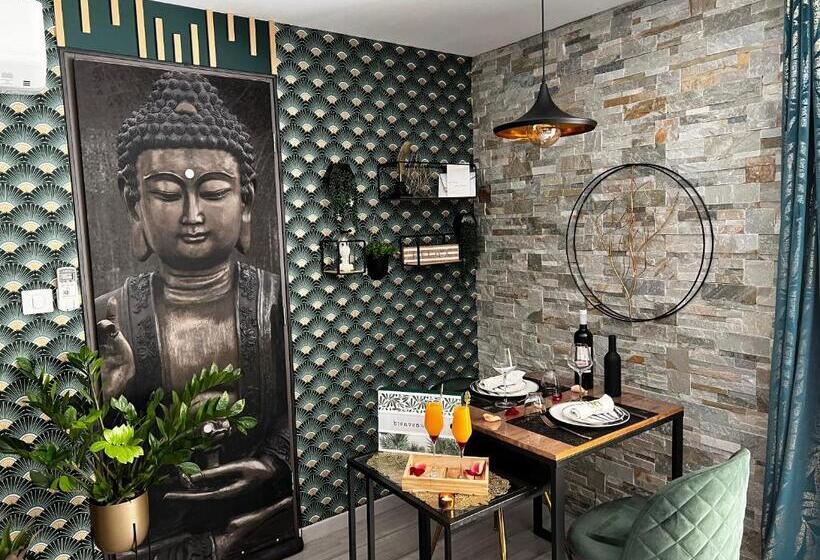 ベッドアンドブレックファースト Suite Romantique Le Temps D Un Instant Loveroom Hammam Jacuzzi Piscine