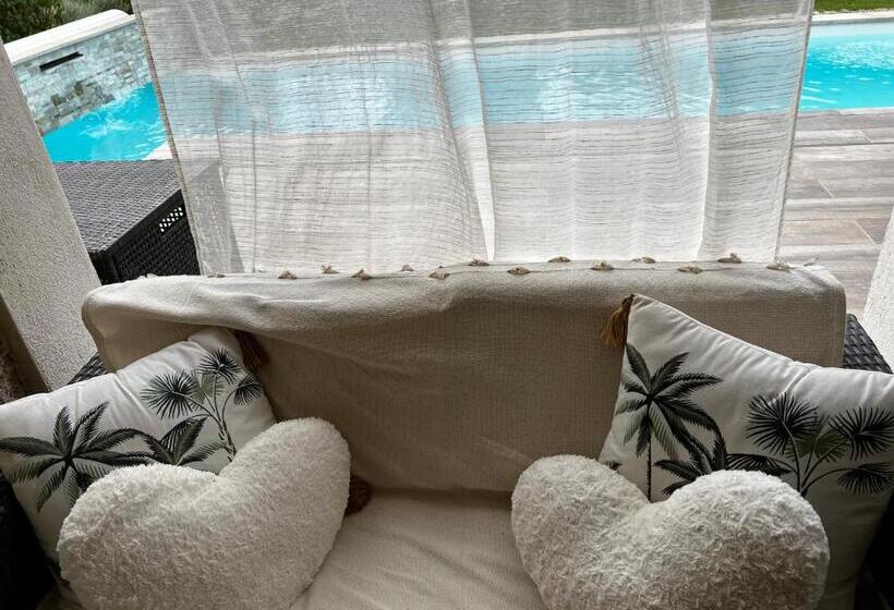 ベッドアンドブレックファースト Suite Romantique Le Temps D Un Instant Loveroom Hammam Jacuzzi Piscine