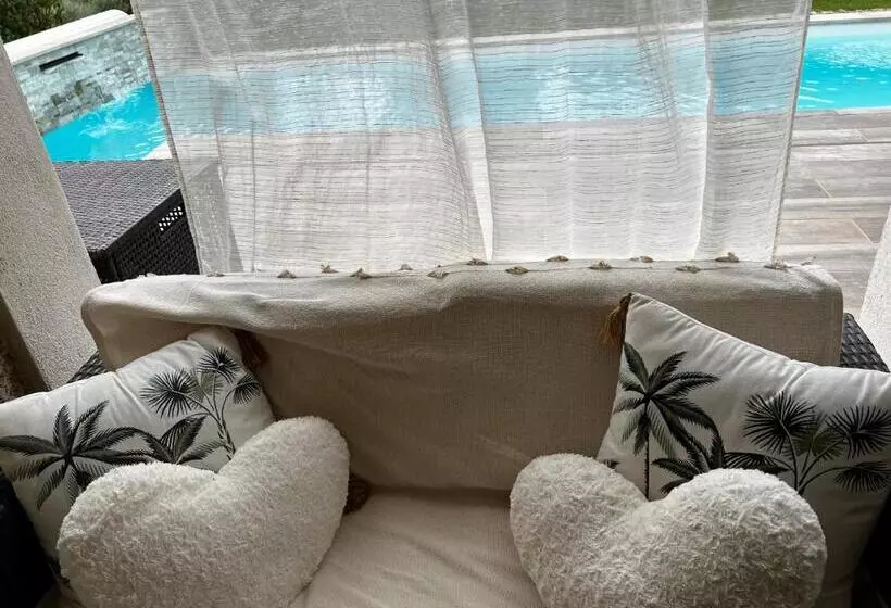 ベッドアンドブレックファースト Suite Romantique Le Temps D Un Instant Loveroom Hammam Jacuzzi Piscine