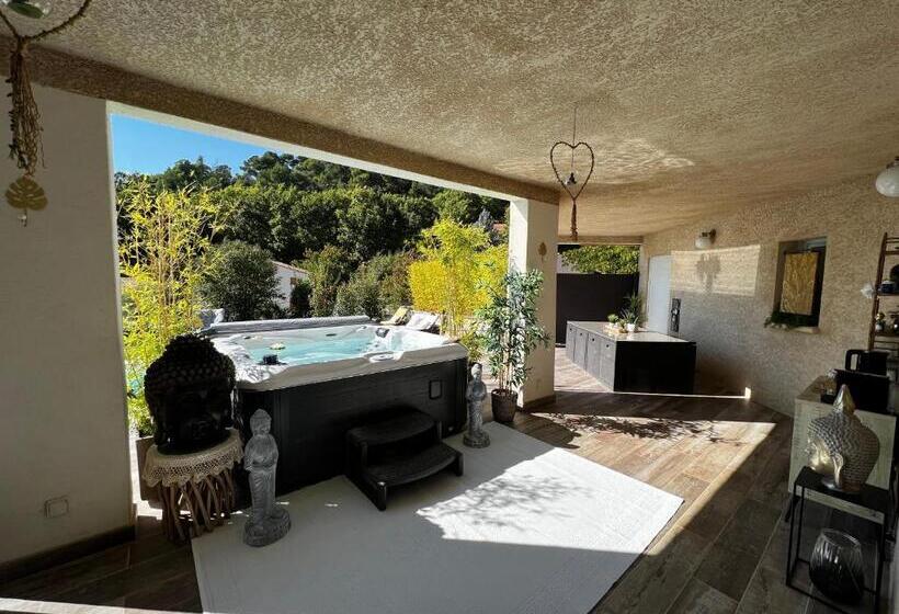 ベッドアンドブレックファースト Suite Romantique Le Temps D Un Instant Loveroom Hammam Jacuzzi Piscine