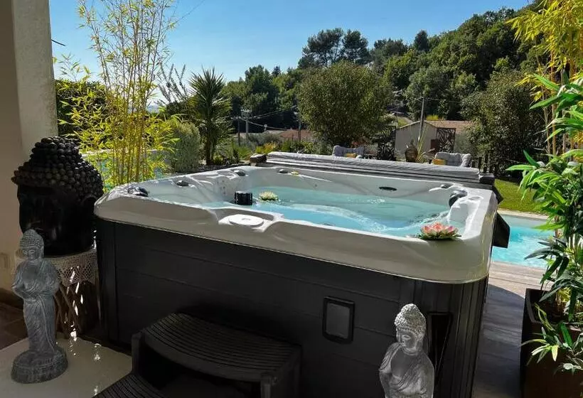 ベッドアンドブレックファースト Suite Romantique Le Temps D Un Instant Loveroom Hammam Jacuzzi Piscine