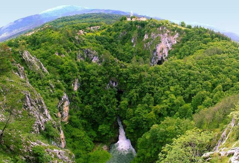 Hostel Sezanalokev B&b