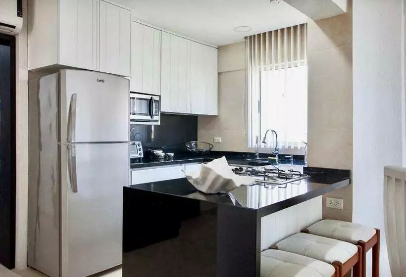 Marina Suites By Andiani Travel