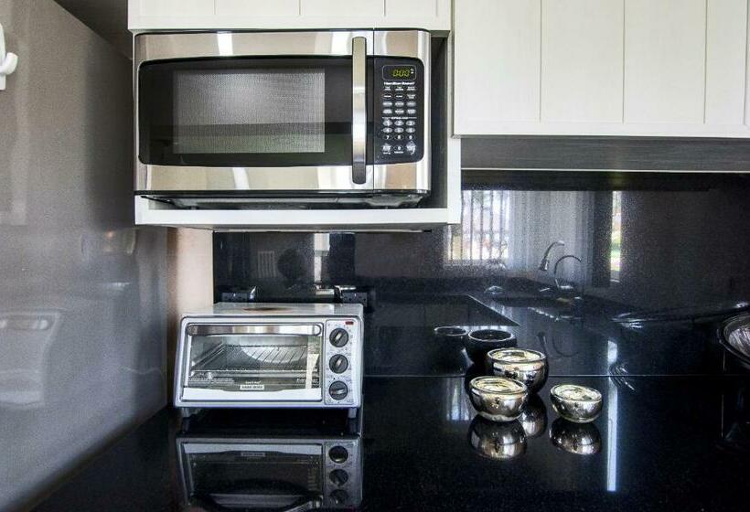 Marina Suites By Andiani Travel