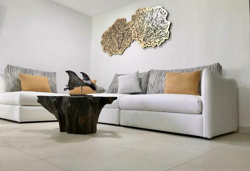 Marina Suites By Andiani Travel