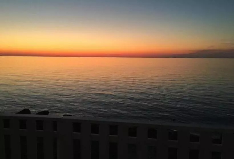 Majatalo Sea View Life