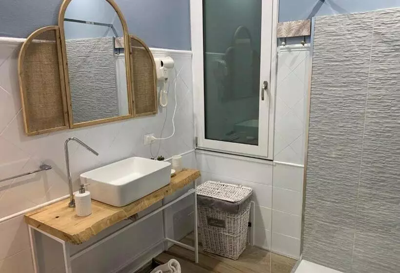 Majatalo Sea View Life