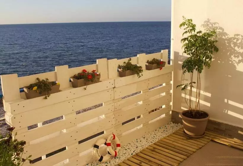 Majatalo Sea View Life