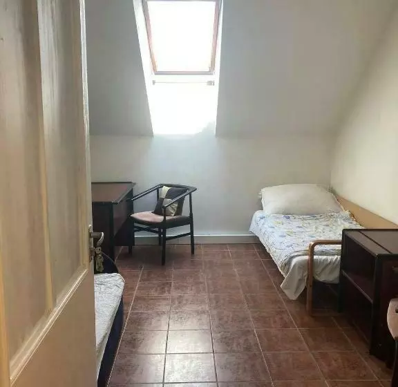 ユースホステル Göncölház