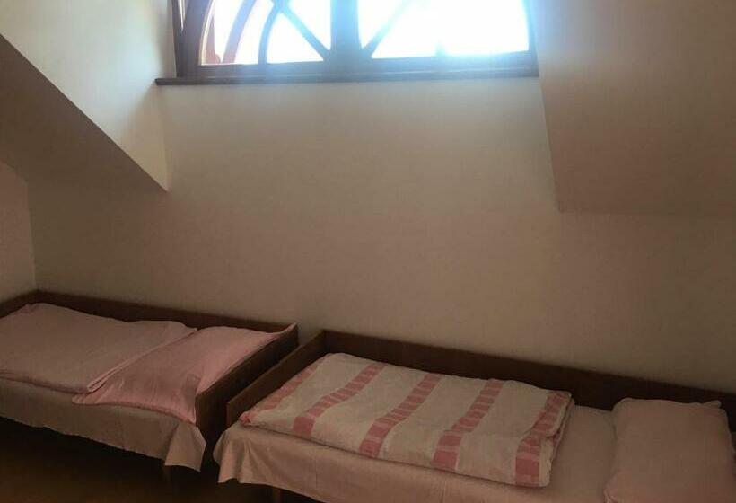 호스텔 Göncölház