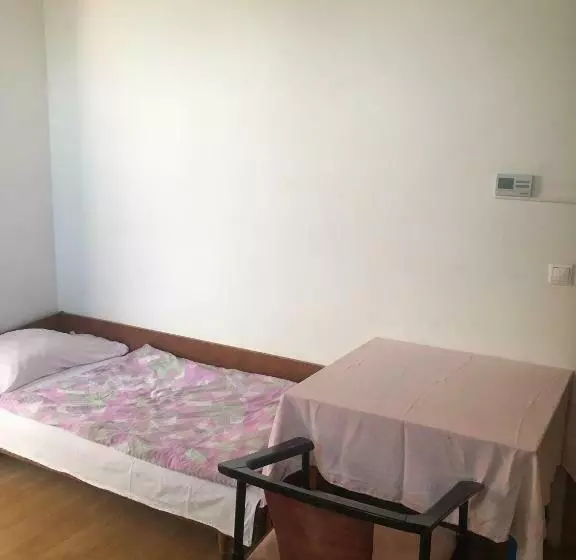 ユースホステル Göncölház