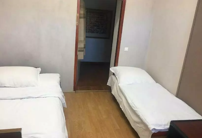 ユースホステル Göncölház