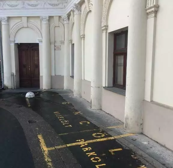 ユースホステル Göncölház