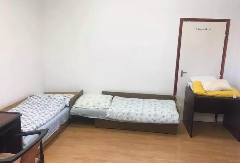 ユースホステル Göncölház