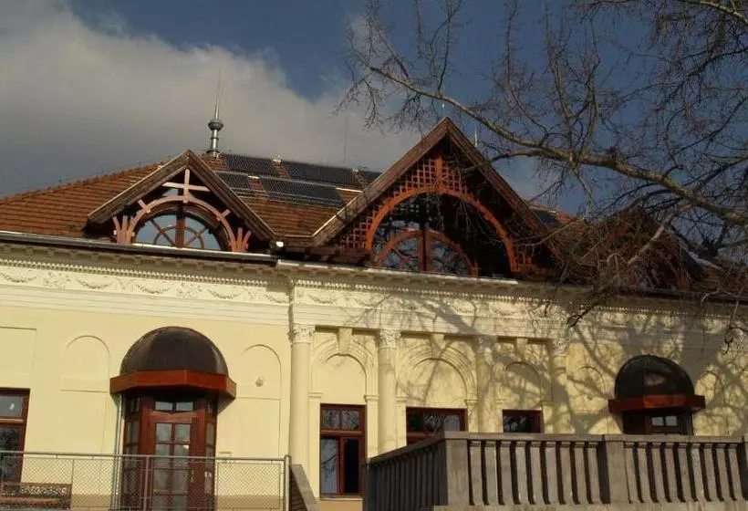 ユースホステル Göncölház