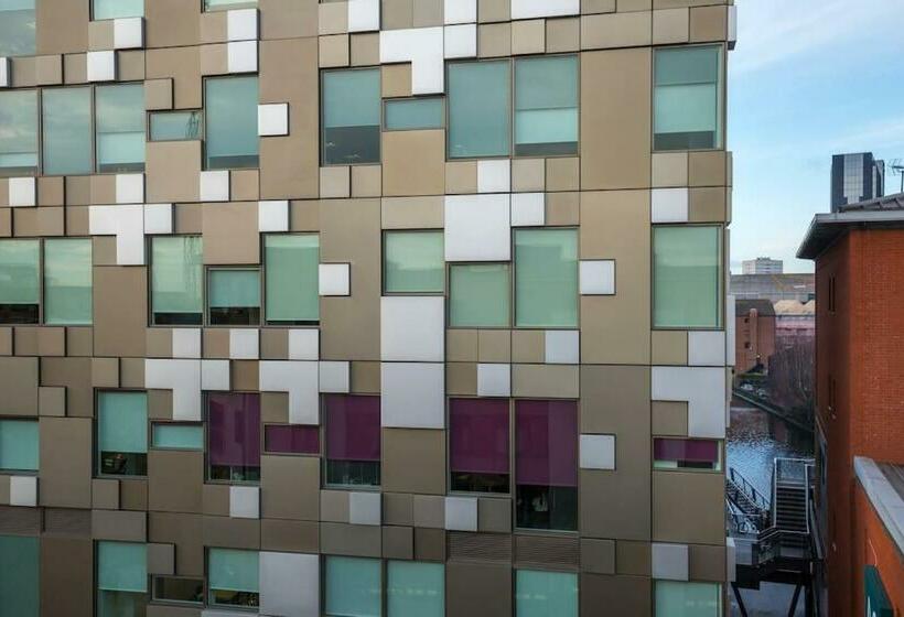 צימר City Bed With View