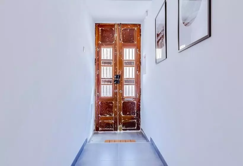 تختخواب و صبحانه Groundfloor