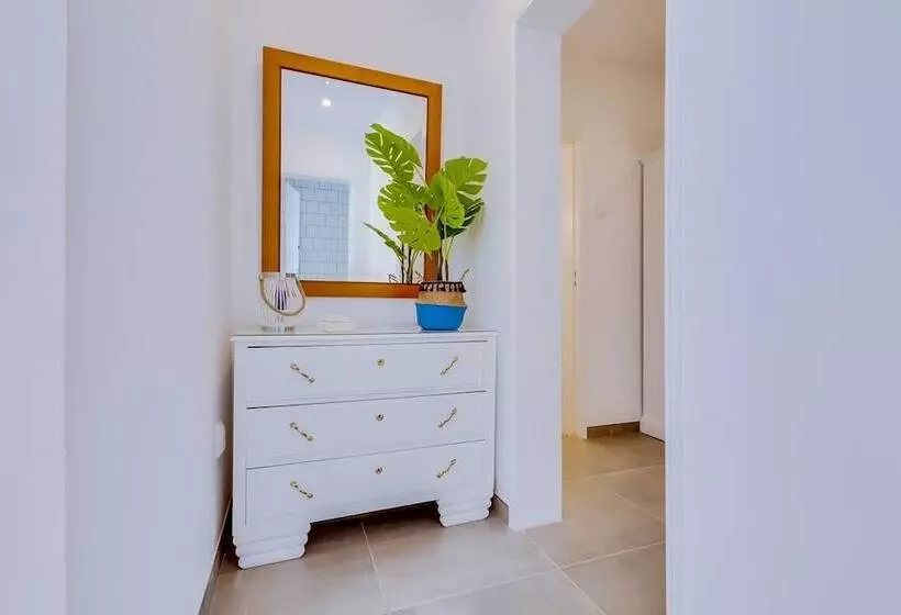 تختخواب و صبحانه Groundfloor